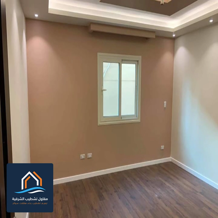 صبغ الجدران الداخلية الشرقية