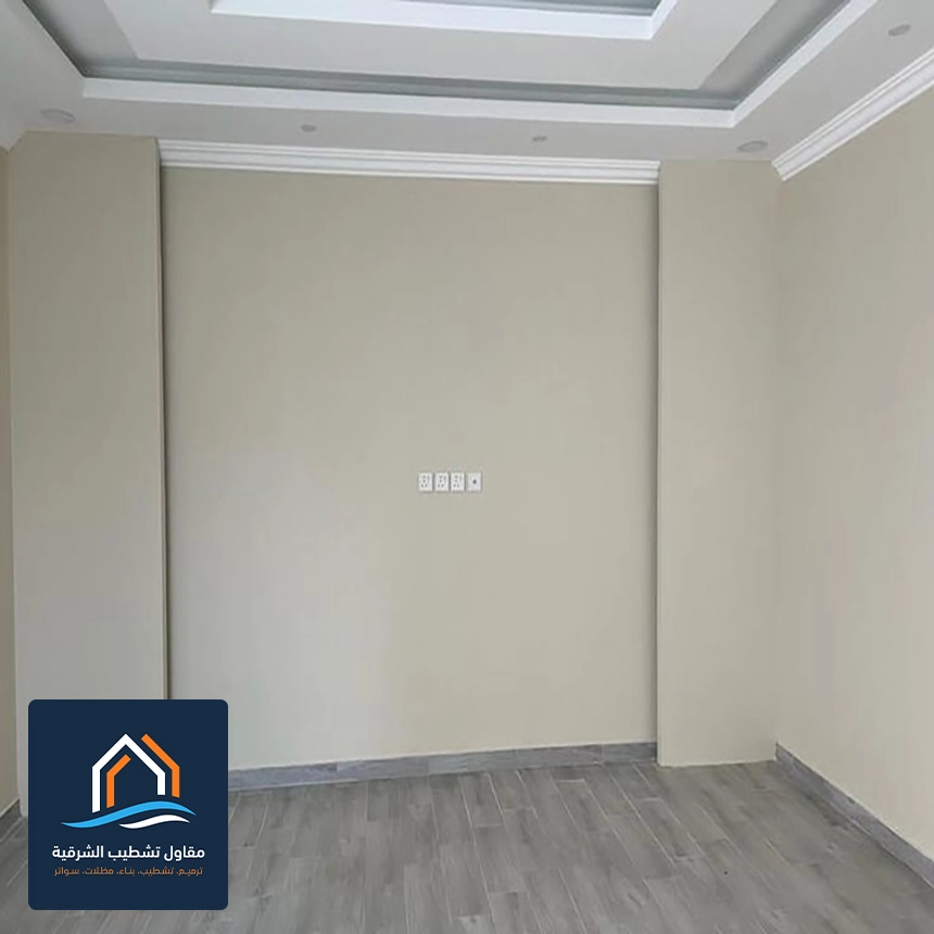 صبغ الجدران الداخلية الشرقية